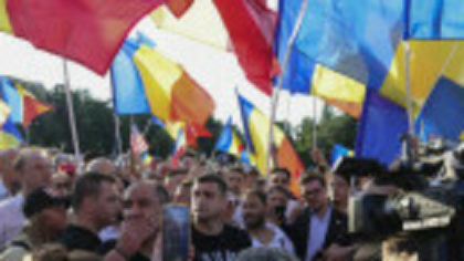 Protest AUR în București. DGJMB: Manifestanții au forţat dispozitivul de jandarmi în Piaţa Victoriei. Nu au respectat traseul
