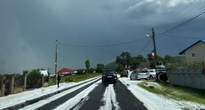 Localitatea din județul Neamț în care temperatura a scăzut de la 30 de grade Celsius la 12 grade, în numai zece minute. Grindina a acoperit drumurile