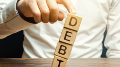 Situația dezastruoasă a economiei din România. „Efectele trebuiau să se vadă în buzunarele românilor din 2022, dar Ciucă și Ciolacu au amânat din cauza alegerilor”