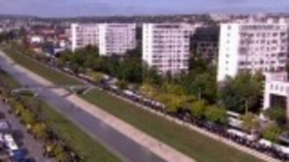 Călătorie a credinței, la Iași. Coada la racla Sfintei Parascheva depășește 5 km. O fetiță se roagă ”să nu-i mai fie frică”
