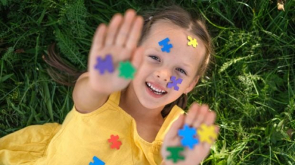 Un medicament folosit în cancer ar putea ajuta copiii cu autism. Ce arată primele studii