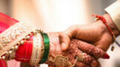 Un bunic din India a fugit cu logodnica fiului său de 15 ani și cu toată averea familiei