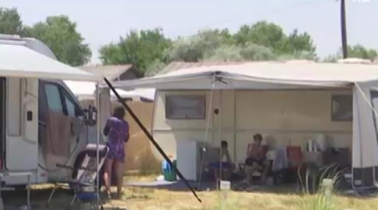 Campingul pe litoral devine o variantă tot mai căutată de români. Turiştii aleg corturile şi rulotele în locul hotelurilor