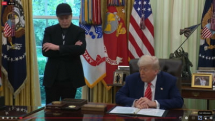 Elon Musk primește o nouă lovitură. Acțiunile Tesla scad încă o dată după afirmațiile dure făcute de Donald Trump la adresa sa și a companiei
