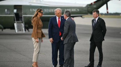 Trump, probleme cu Marine One: Președintele și Prima Doamnă a SUA s-au îmbarcat în elicopterul de rezervă înainte de părăsi Anglia
