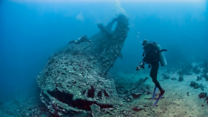 „O descoperire deosebit de valoroasă!” O echipă de arheologi subacvatici a găsit în apele Mării Mediterane farfurii și boluri antice aproape intacte