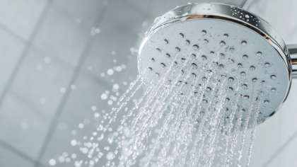 Secretul pentru a îndepărta rapid petele de apă dură din baie. Ingredientele se găsesc în orice casă