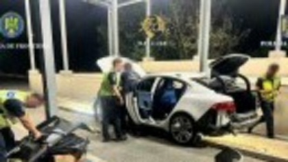Un bărbat a fost arestat după ce polițiștii de frontieră de la Nădlac au descoperit ce ascundea în mașină. FOTO