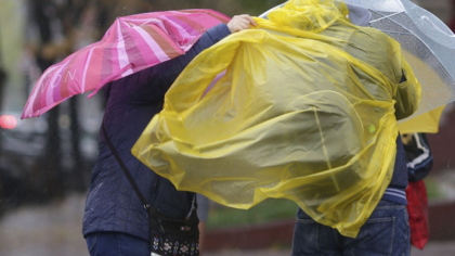 Județele care intră sub cod galben de vânt. Rafalele pot ajunge până la 70 km/h, avertizează meteorologii