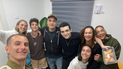Ultimul ostatic american eliberat de Hamas, după 19 luni de captivitate. Momente emoționante la reîntâlnirea cu familia