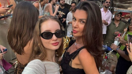Cum a apărut Irina Columbeanu cu Ramona Gabor, mătușa ei, în Saint-Tropez. Tânăra s-a pozat în costum de baie, apoi în rochie de seară