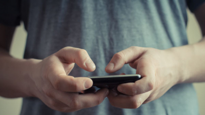 O femeie din Maramureș a rămas fără 30.000 de lei după ce a dat telefonul unor necunoscuți
