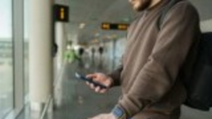 Sute de euro „amendă” pentru românii care nu-și închid telefonul în avion. Ce trebuie să facă să evite facturile costisitoare