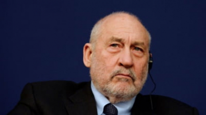 Celebrul Joseph Stiglitz îl atacă pe Trump arătând spre o altă țară: Președintele ”nu deține cărțile”, precum Zelenski