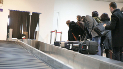 Bonusuri pentru identificarea bagajelor supradimensionate ale pasagerilor easyJet. Mai multe aeroporturi din Marea Britanie oferă recompense angajaților