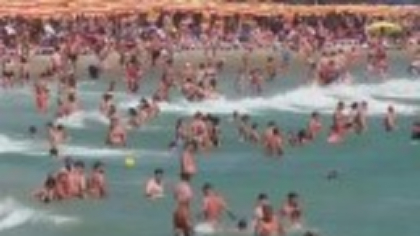 Românii au umplut litoralul și în ultimele zile de vară. Plajele sunt pline ca în vârf de sezon