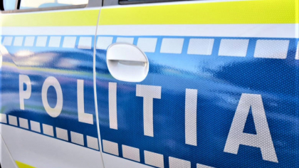 Pieton lovit de o mașină de poliție aflată în misiune