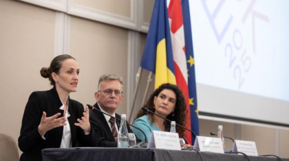 Oana Ţoiu susţine introducerea de taxe pentru servicii consulare şi vrea menţinerea gratuităţii pentru actele de identitate