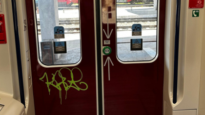 Primul tren electric nou din România a fost vandalizat la niciun an de la punerea în funcțiune