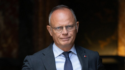 Un fost premier francez lansează critici la adresa lui Macron: „Ar trebui să demisioneze”