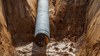 Peste 7,5 milioane de români au încă WC-ul "în fundul curții" și nu sunt conectați la sistemul de canalizare. Ce regiuni au cele mai mari probleme