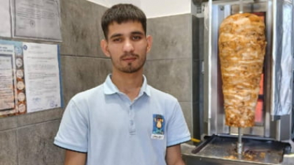 Povestea incredibilă a puștiului care a venit pe jos în România, din Afganistan. Și-a deschis propria afacere: „Aici e casa mea. Singura țară în care am fost ajutat foarte mult”