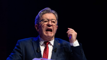 Tensiuni în guvernul francez în ceea ce priveşte asumarea răspunderii reformelor bugetare. Liderul opoziţiei de stânga ameninţă cu demiterea preşedintelui Macron: „Trebuie să îl împiedicăm pe Macron să numească a treia oară un prim-ministru care ar face aceeaşi politică”
