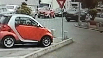 Momentul cumplit în care o mamă și copilul ei sunt spulberați de șoferul unui BMW
