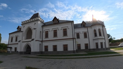 Castelul contelui Față Neagră, renăscut din ruină. Secretele palatului luxos de la poalele Retezatului