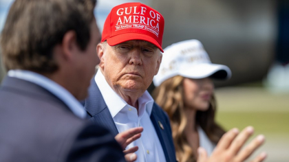 Trump, vizită la noul centru de detenţie pentru migranţi „Alligator Alcatraz”: „Îi vom învăţa cum să fugă de aligatori”