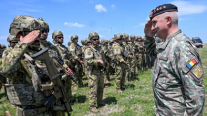 Șeful Armatei consideră că toți românii ar trebui să învețe să tragă cu arma: „Să-și apere familiile”