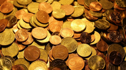 O monedă de 10 bani se vinde cu aproape 100.000 de lei. Care este motivul