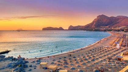 Vacanțele în Grecia devin din ce în ce mai scumpe. Cât trebuie să plătească turiștii acum pentru un sejur