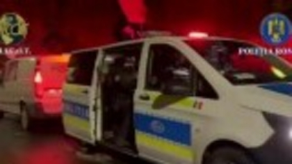 Șapte suspecți au fost duși la audieri în cazul grupării care falsifica acte oficiale. Percheziţii în 9 judeţe şi în Capitală