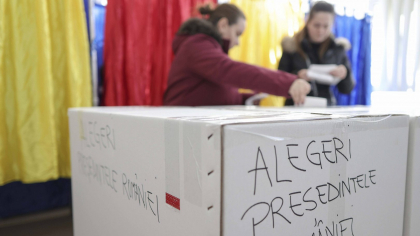 Distracție și responsabilitate, în Vama Veche. Tinerii au format cozi la secția de votare (VIDEO)