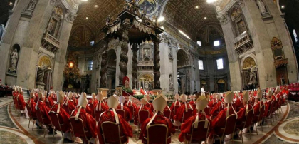 Colegiul Cardinalilor s-a reunit pentru ultima dată înaintea conclavului. Prelaţii nu au încă o listă cu posibili favoriţi: „Încă nu, poate mâine”