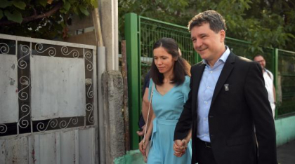 Mirabela Grădinaru, prezența discretă dar puternică din viața lui Nicușor Dan. CV, ocupație actuală, familie și alte detalii inedite