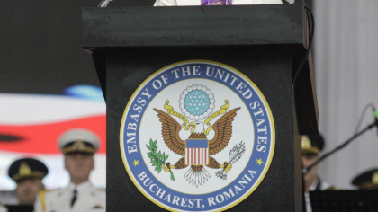 Cei 7 foști ambasadori americani la București, felicitări pentru poporul român și pentru Nicușor Dan: „Românii au stat drepți și au avut curajul să îi spună ‘nu’ candidatului lui Putin”