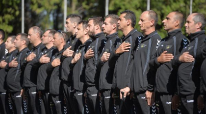 Militarii din echipa INVICTUS România vor duce drapelul național pe Vârful Omu