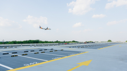 Ce înseamnă transfer „gratuit” către aeroport și cum afli dacă e într-adevăr rapid?