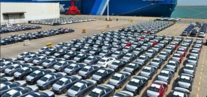 Un port european s-a transformat într-o imensă parcare auto, din cauza tarifelor impuse de Donald Trump