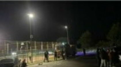 Un șofer de 20 de ani a spulberat cu mașina un grup de tineri, în Caraș-Severin. Trei persoane au ajuns la spital