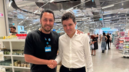 Nicușor Dan, surprins la cumpărături cu fiica sa la Primark. „Într-o țară în care Ciolacu are pantofi mai scumpi decât salariul mediu...”