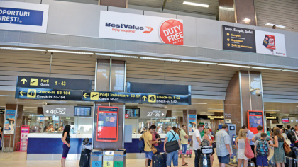 Trafic record: aeroportul Henri Coandă (Otopeni), principala „poartă“ a României, 7,8 milioane de pasageri în S1, cu un milion în plus faţă de prima jumătate din 2019. De anul viitor va intra cu zboruri spre Abu Dhabi şi compania aeriană Etihad Airways
