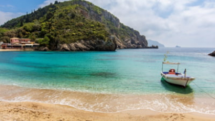 Vacanță de coșmar în Grecia. Un zbor de 3 ore s-a transformat într-o cursă de mai bine de 30 de ore. Care a fost cauza