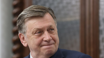 Crin Antonescu și-a recunoscut înfrângerea: „Viața merge mai departe, politica merge mai departe”