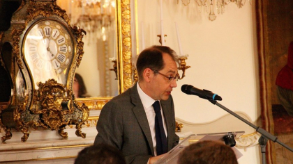 „Câine ipocrit”. Ambasadorul UE la Moscova, huiduit de comunişti la un eveniment la care a făcut apel la încetarea focului în Ucraina
