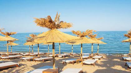 Sezonul estival nu pare a fi afectat de contextul economic, însă hotelierii de pe litoral sunt rezervaţi pentru următoarele două luni. Soarta sezonului stă în mâinile rezervărilor last-minute