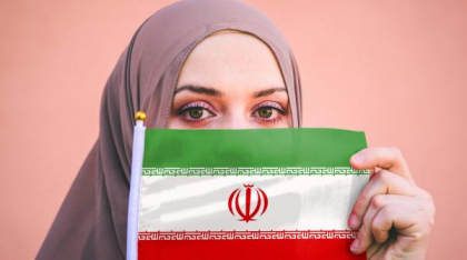Iranul suspendă aplicarea legii care obligă femeile să poarte hijab