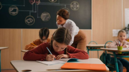 Scrisoarea unei eleve olimpice către ministrul Educației: „Oare elevii își vor mai dori să rămână în țară?”